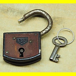 altes 333 Schloss - Breite ca. 46 mm