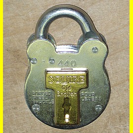Squire Vorh�ngeschloss Old English 440 verzinkter Stahlk�rper 53 mm breit