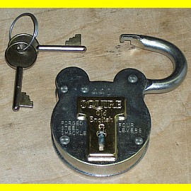 Squire Vorhängeschloss Old English 440 verzinkter Stahlkörper 53 mm breit